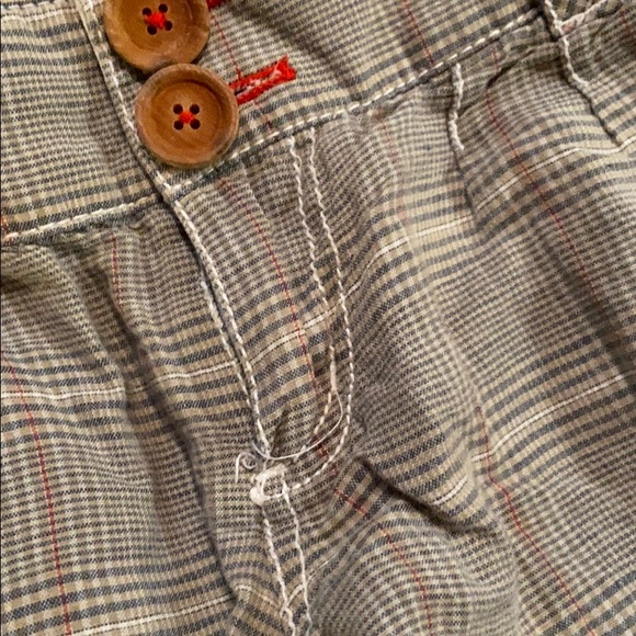 (24) Plaid Guess Shorts - Picture 3 of 7